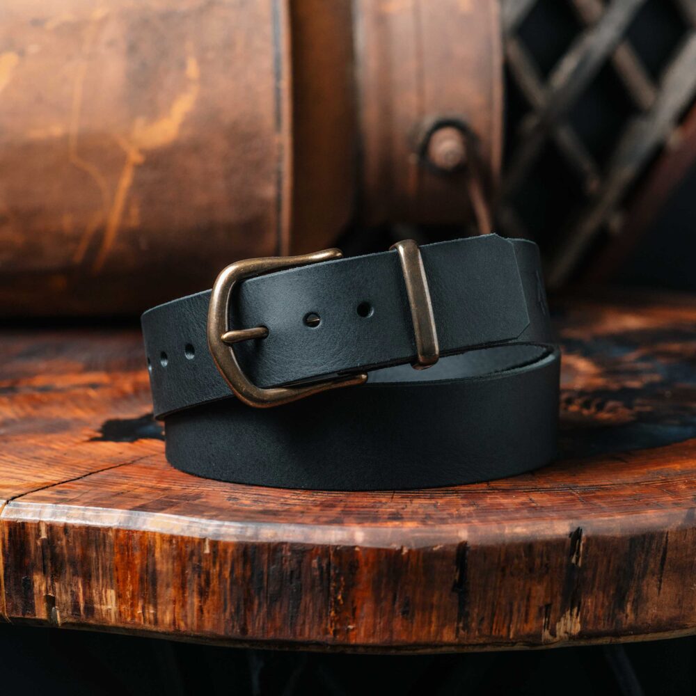 “Travel Belt” in black “Old England Marrone”